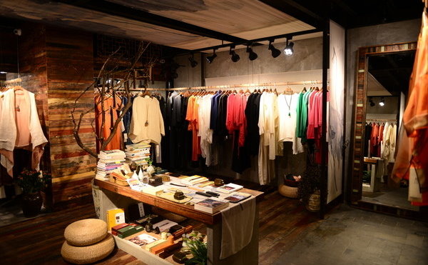 開店篇,找服裝加盟商要小心是炒貨的,貨檔不穩(wěn)定